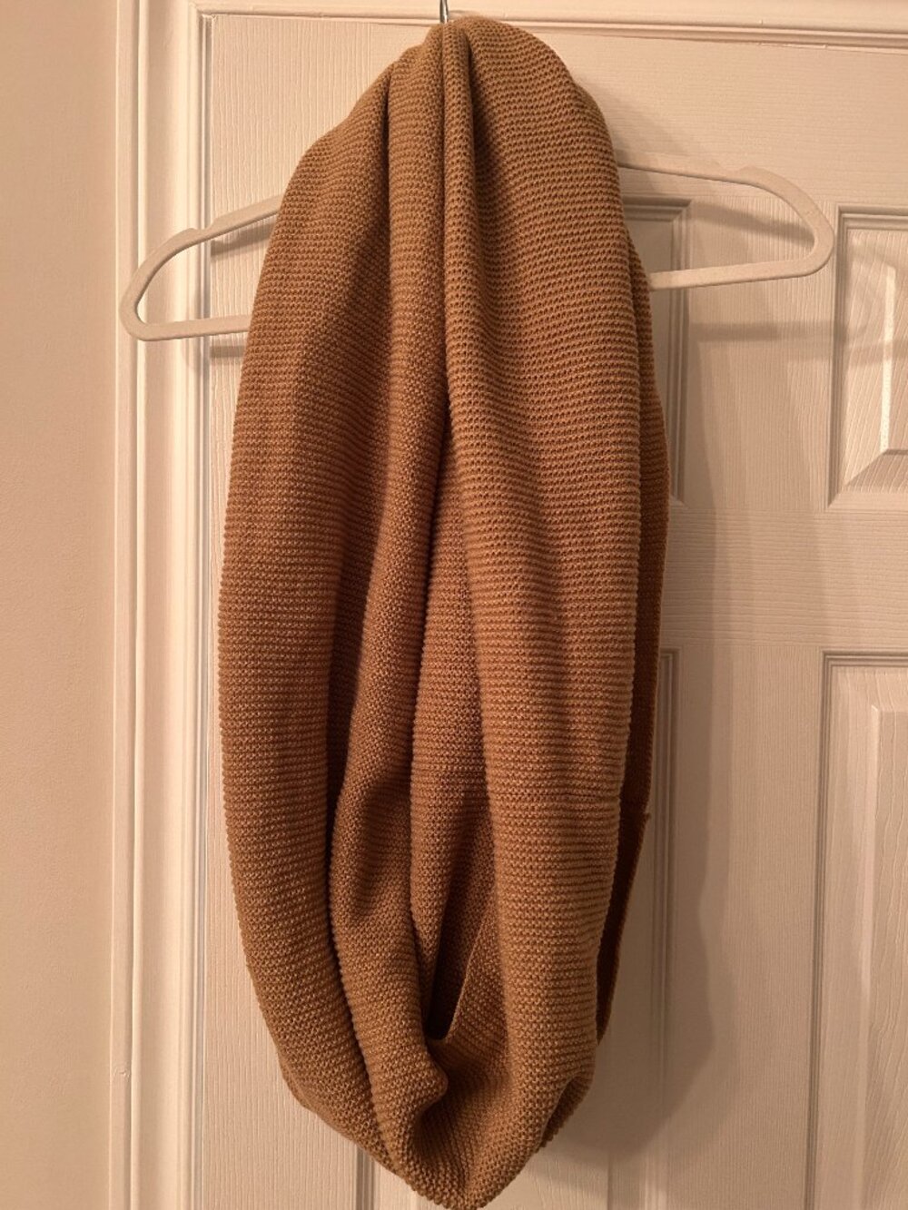 3/$10 🟢 H&M tube scarf, camel brown